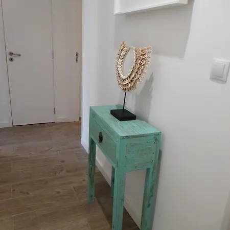 Cozy Base In Apartment Estoril
